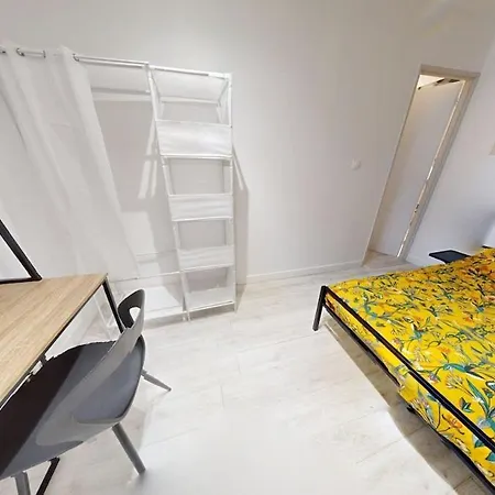 아파트 Beautiful 3-bedroom On Rue Rene Baheux